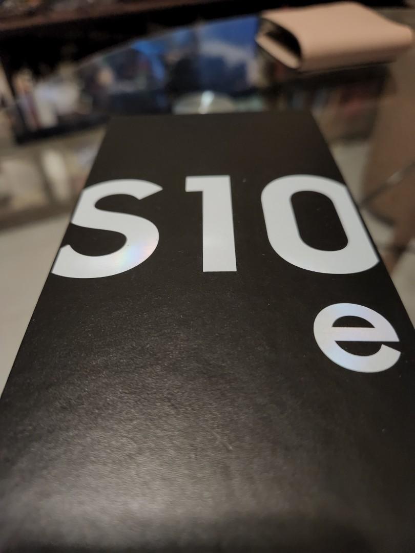 Samsung S10e (Category: Samsung) located in Makati City. Submitted by anj121 (Listing ID 1157273347, Image 1). Description: Samsung S10e Price: 13,500 Color: White Excellent working condition, with usage marks and hydrogel protection screen (you can replace it so the screen looks brand new) Complete with box, unused AKG earphones and receipt (2019 purchase) Smallest flagship phone of Samsung, Dual Sim, 6GB Ram, 128GB Memory IP68 Water and Dust Re