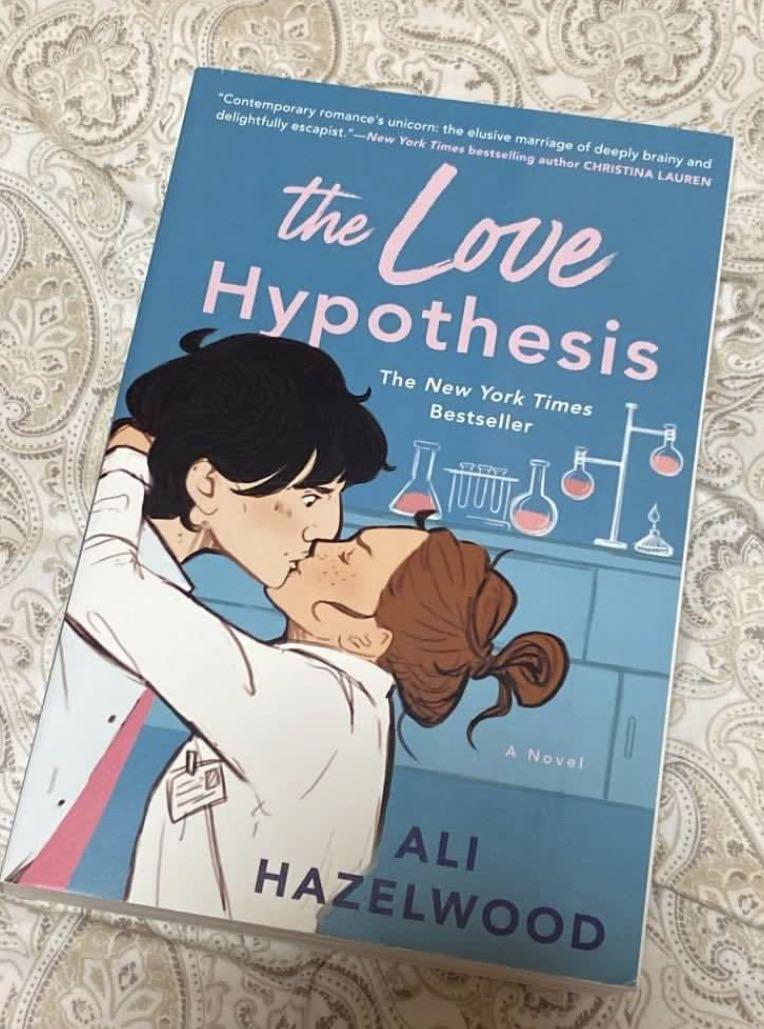 The Love Hypothesis By Ali Hazelwood Hobbies And Toys Books And Magazines Fiction And Non Fiction