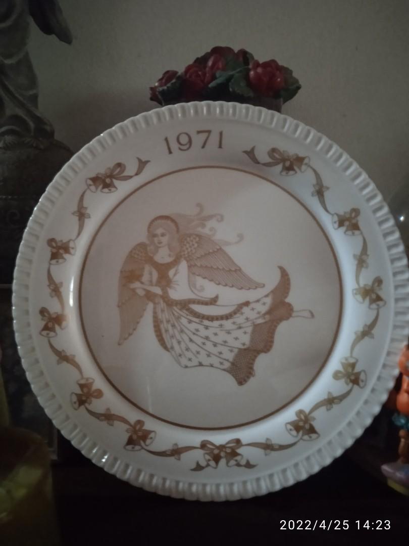 Vintage Spode Christmas plate 1971 (Category: Dinnerware & Cutlery) located in Quezon City. Submitted by joyceebet (Listing ID 1157179443, Image 2). Description: Pretty white and gold Christmas collector's plate by Spode. Festive angel bordered by bell and ribbon garland. Bone China. Approximate dimensions: 8" (diameter). 1971. Made in England..