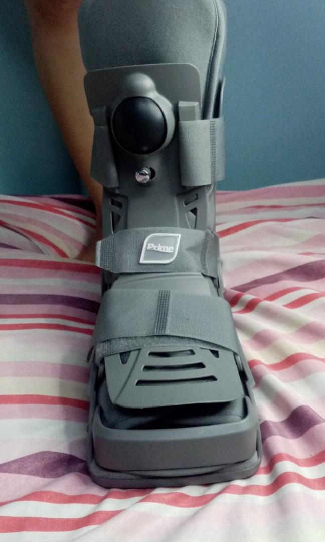 air cast walker boots (Category: Braces, Support & Protection) located in Quezon City. Submitted by mrrightgeneralmerchandise (Listing ID 1157432431, Image 2). Description: air walker boots Small medium large open for medical supplier 09918558384 Provides protected range of motion following trauma or post-operative procedure. Ideal following Achilles tendon repair for controlled rehab. Acute ankle sprains. Stress fractures of ankle foot. Soft tis