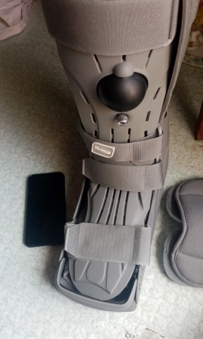 air cast walker boots (Category: Braces, Support & Protection) located in Quezon City. Submitted by mrrightgeneralmerchandise (Listing ID 1157432431, Image 3). Description: air walker boots Small medium large open for medical supplier 09918558384 Provides protected range of motion following trauma or post-operative procedure. Ideal following Achilles tendon repair for controlled rehab. Acute ankle sprains. Stress fractures of ankle foot. Soft tis