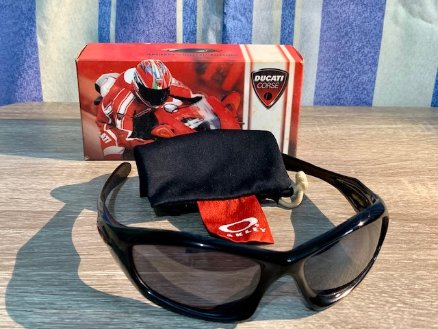 Oakley ducati store monster dog