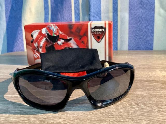 Oakley ducati monster dog 2025