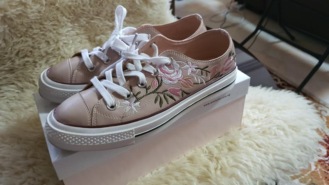 Adidas pink new arrivals flower shoes