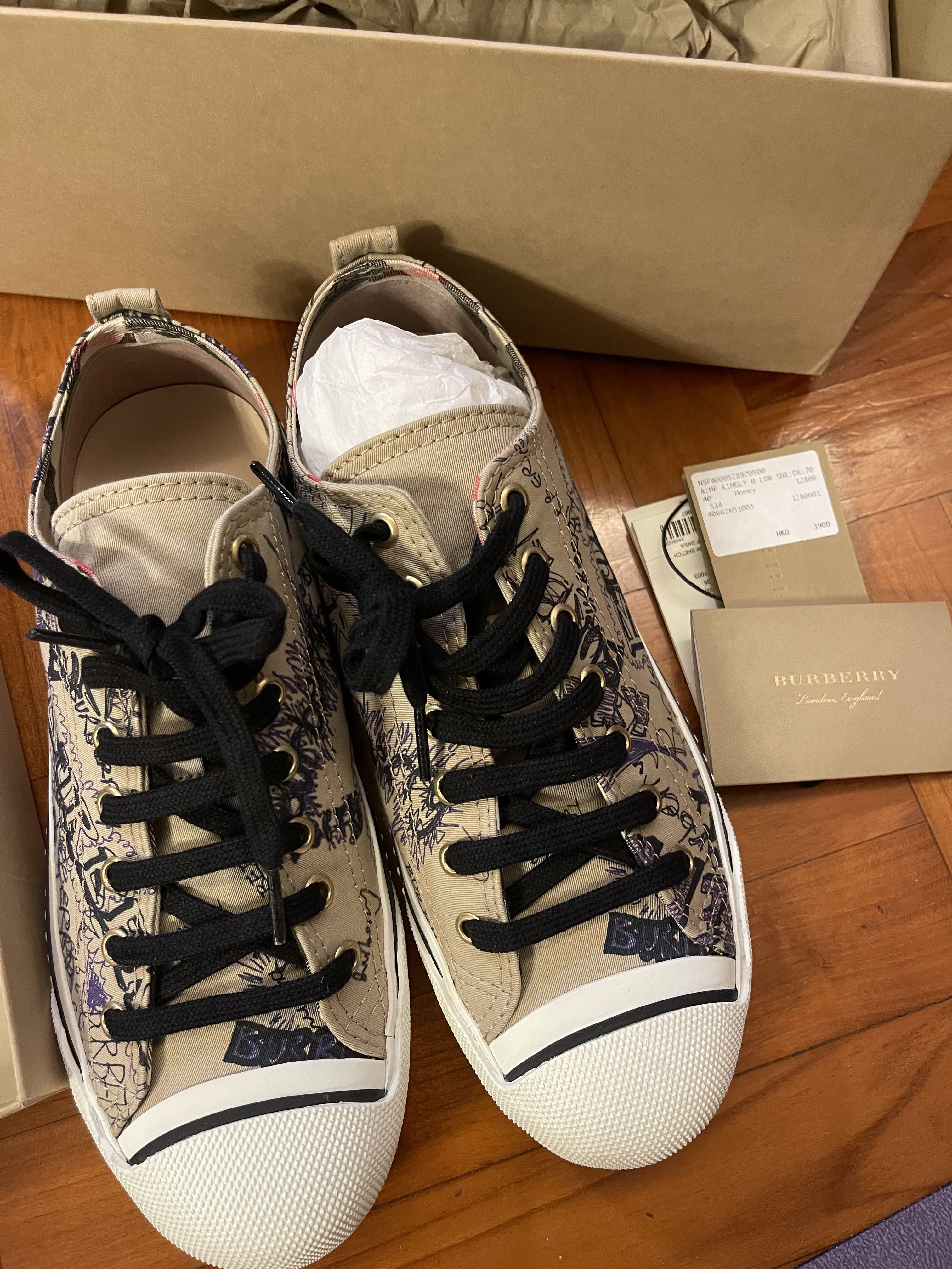 Burberry Graffiti Sneaker Size 40 100 real new