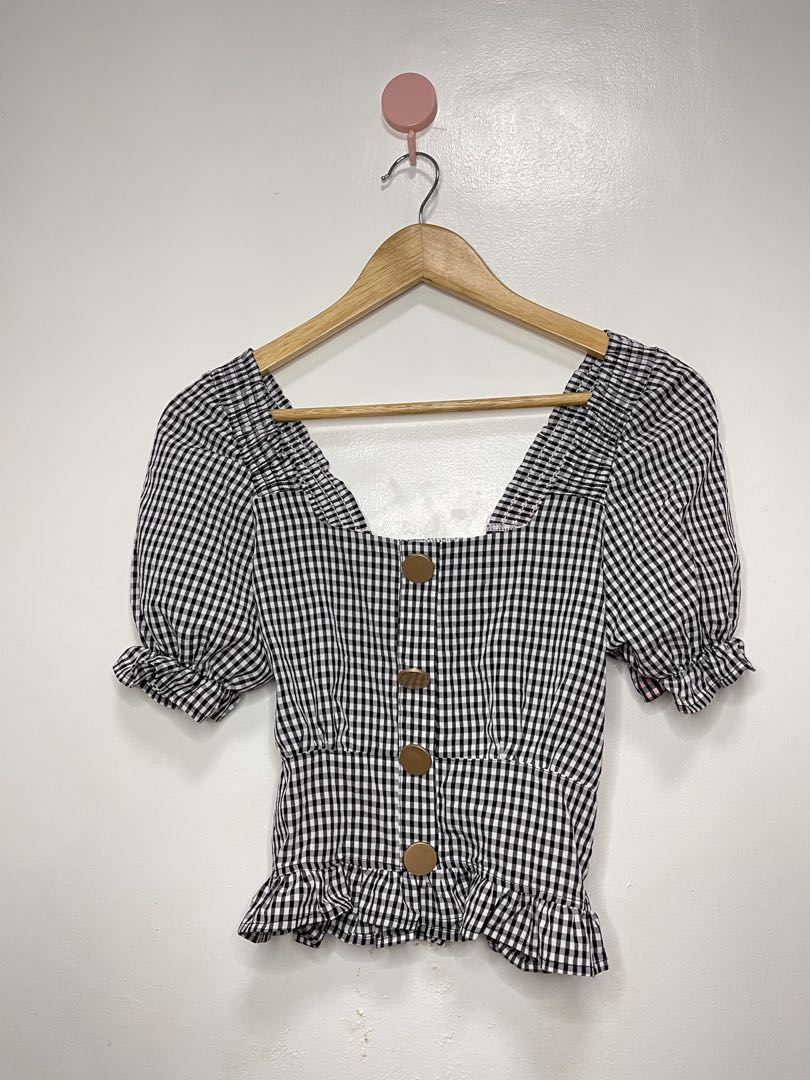 KNITTED BUTTON DOWN TOP WITH PUFF SLEEVES