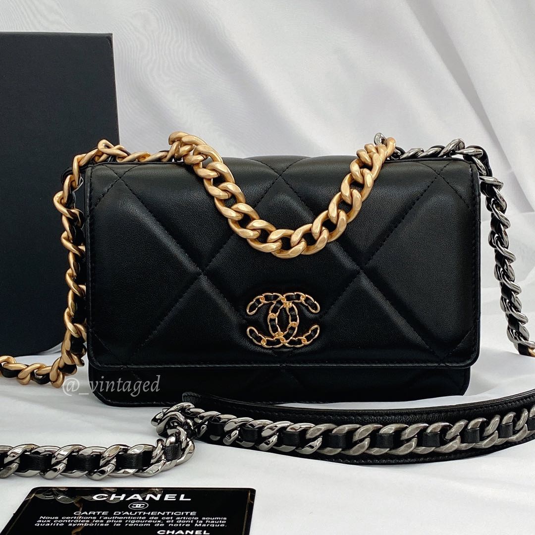 chanel 19 wallet on chain price