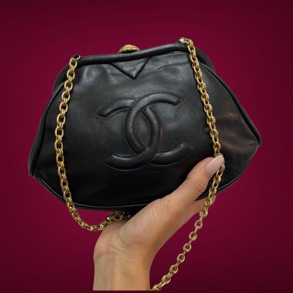CHANEL KISSLOCK VINTAGE (Category: Luxury Bags & Wallets) located in Cagayan de Oro. Submitted by moiobsession (Listing ID 1156912378, Image 1). Description: Authentic Vintage.