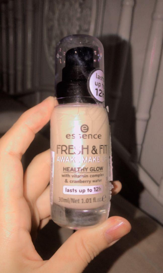 Essence Fresh & Fit Awake Makeup Foundation Code: 30 Fresh Honey, Beauty &  Personal Care, Face, Makeup on Carousell