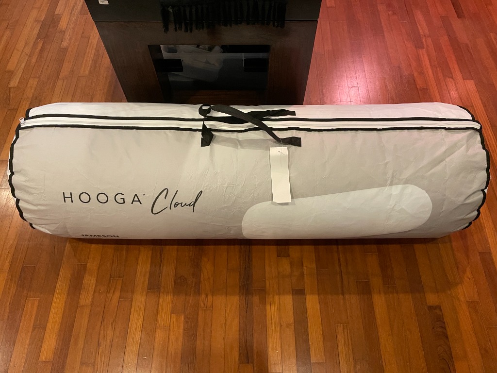 HOOGA Jameson Bolster Excellent Condition, Furniture & Home Living, Bedding & Towels on Carousell