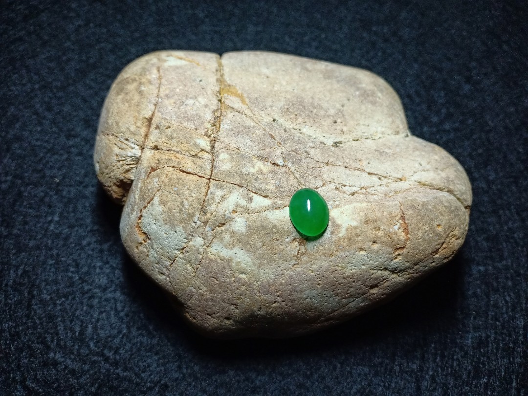 Jadeite Gemstone, Hobbies & Toys, Memorabilia & Collectibles, Vintage