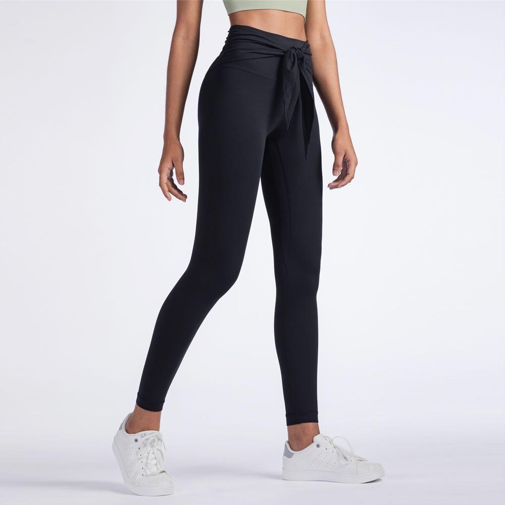 BNWT Lululemon 25” black align tights / leggings size 4, Women's Fashion,  Activewear on Carousell