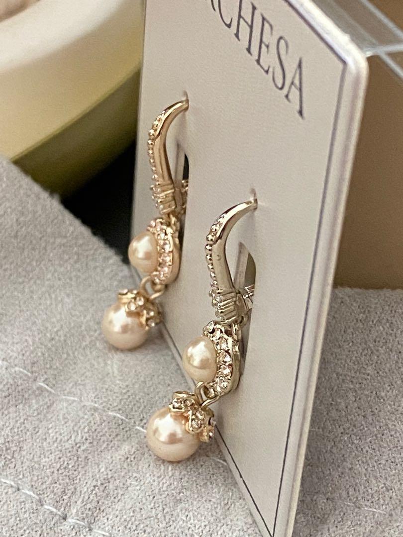 Marchesa notte pearl drop earring Carousell