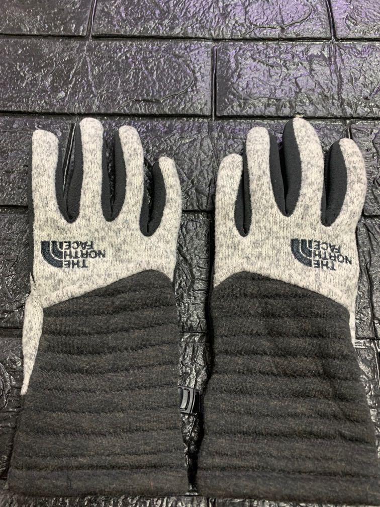 North Face Womens Winter Gloves Mediun (Category: Coats, Jackets and Outerwear) located in Pasay City. Submitted by ayinong2 (Listing ID 1157345889, Image 1). Description: Item is in excellent condition size is medium authentic north face pm for inquiries.