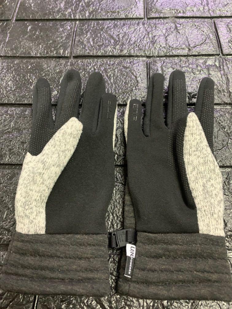 North Face Womens Winter Gloves Mediun (Category: Coats, Jackets and Outerwear) located in Pasay City. Submitted by ayinong2 (Listing ID 1157345889, Image 3). Description: Item is in excellent condition size is medium authentic north face pm for inquiries.