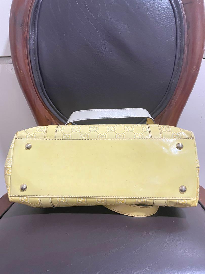 Original Guccisima Patent (Category: Luxury Bags & Wallets) located in Valenzuela. Submitted by declutterstuffs0099 (Listing ID 1157170883, Image 2). Description: Gucci Patent Tote Zippper w/ gucci card Sale 💯‼️ KAYO NA HUMUSGA 🥰 (Halos hindi nagamit nasa closet lang check nyo loob no signs of use) 😍 Gucci underzip Ykk Zippers Gucci care cards Patent w/ minimal signs of use sa patent leather Very good condition.