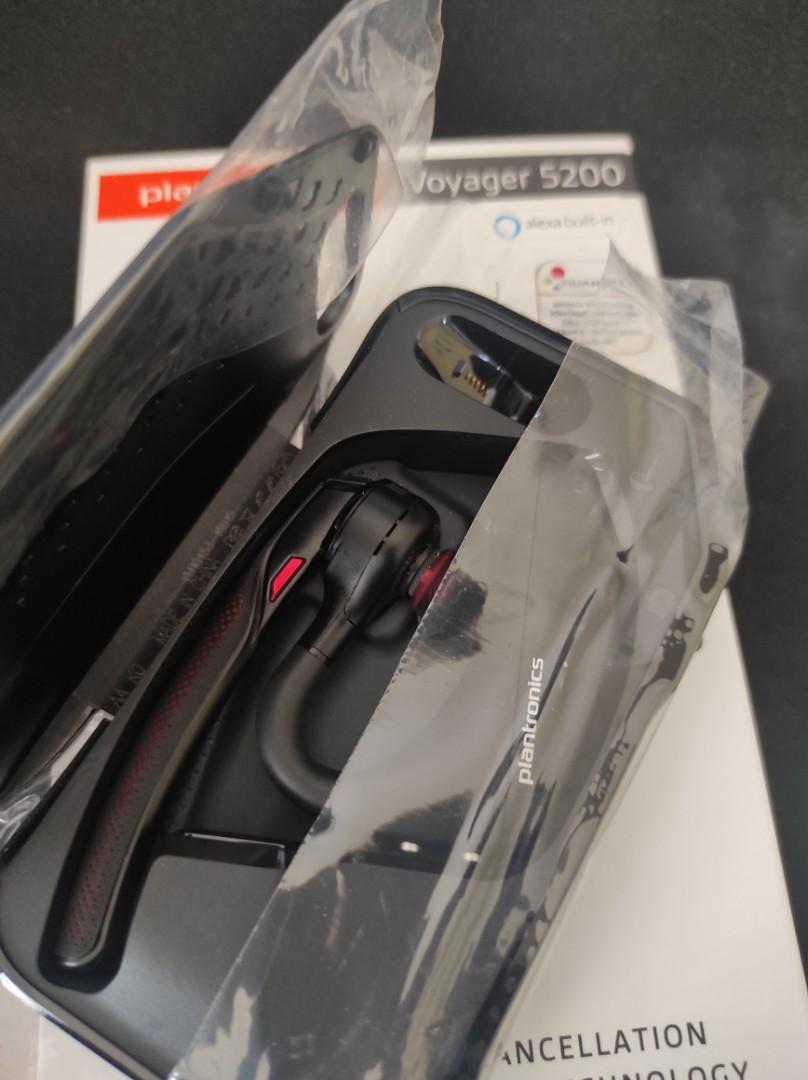 Plantronics voyager 5200+charging case 