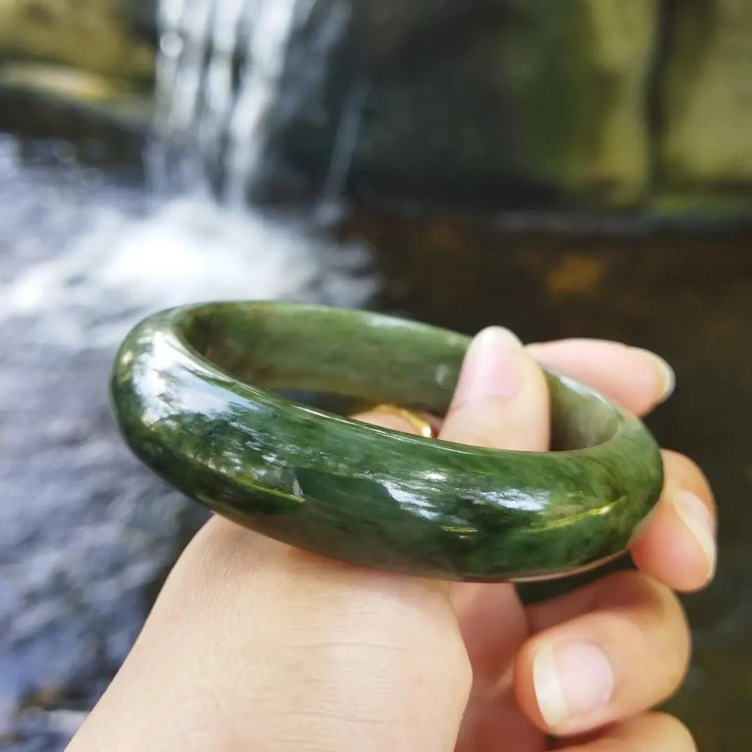 Dark green jade bangle store