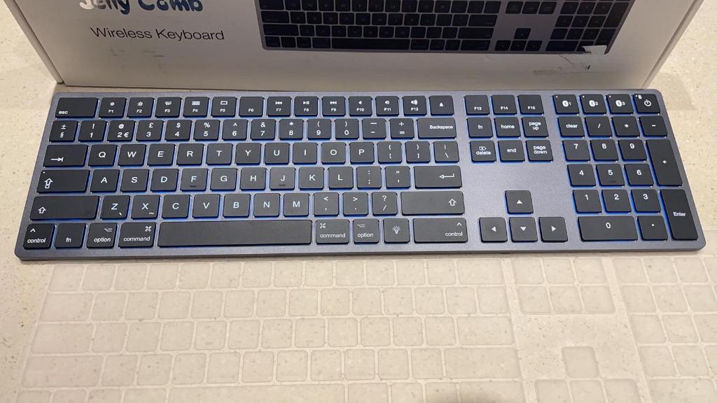 2109) Jelly Comb IWGZXBT3 Bluetooth Backlit Keyboard, Multi Devices Wireless Rechargeable