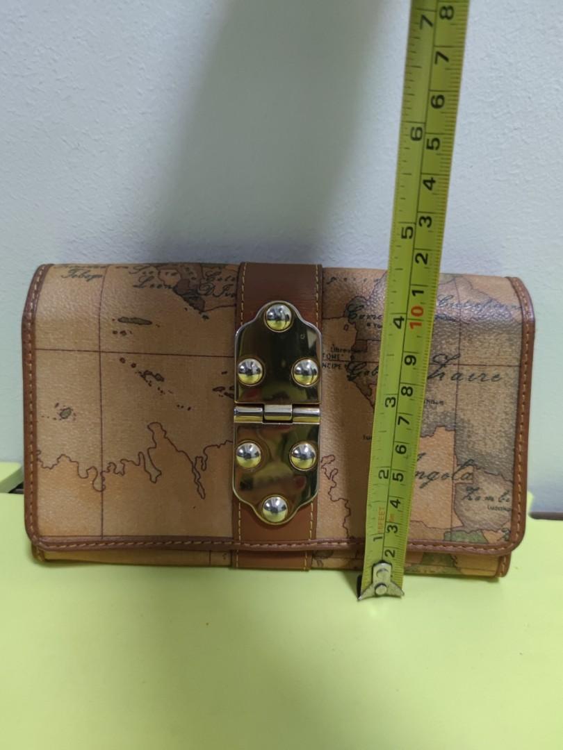 Alviero Wallet (Category: Luxury Bags & Wallets) located in Pasig City. Submitted by armoire_deluxe (Listing ID 1157538151, Image 3). Description: Pre❤️ item. In good condition..