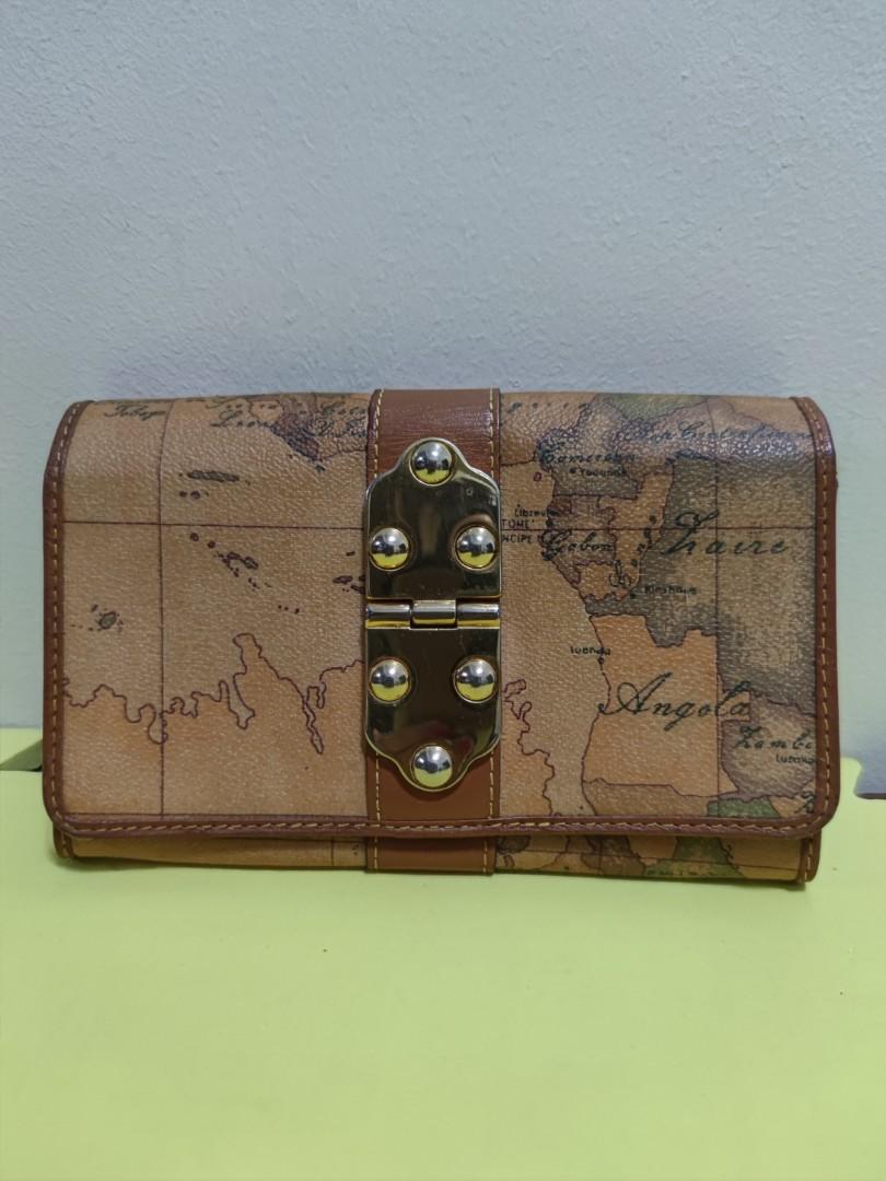 Alviero Wallet (Category: Luxury Bags & Wallets) located in Pasig City. Submitted by armoire_deluxe (Listing ID 1157538151, Image 1). Description: Pre❤️ item. In good condition..