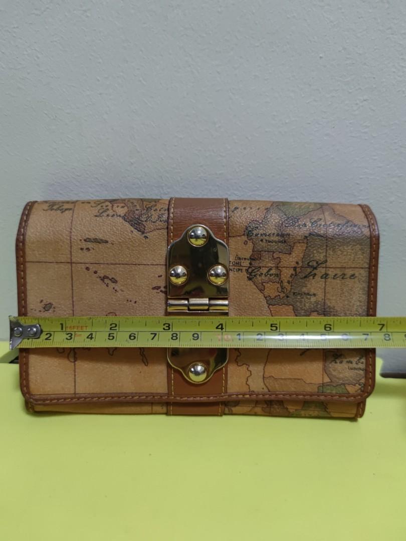 Alviero Wallet (Category: Luxury Bags & Wallets) located in Pasig City. Submitted by armoire_deluxe (Listing ID 1157538151, Image 2). Description: Pre❤️ item. In good condition..