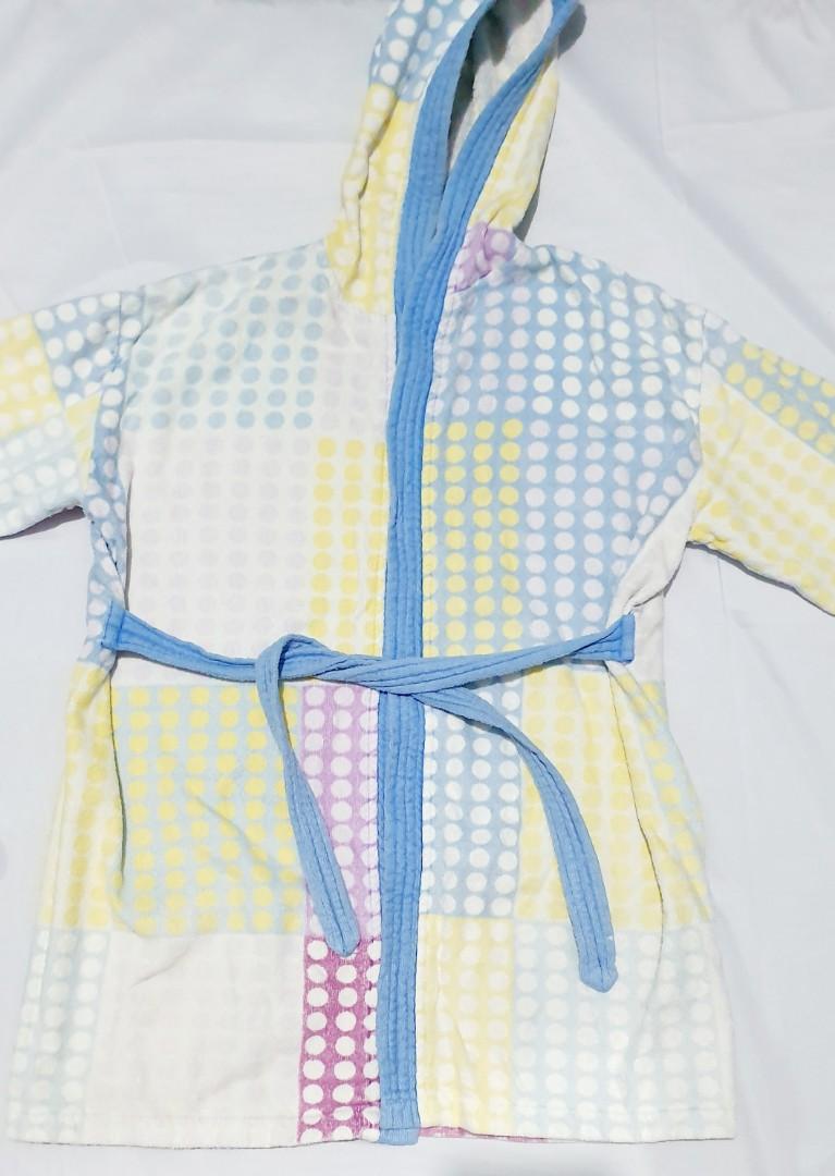 Bathrobe for kids (Category: Bathtub & Bath Accessories) located in Las Pinas. Submitted by cherry_luvs_dresses (Listing ID 1157626043, Image 2). Description: in very good condition soft fabric.