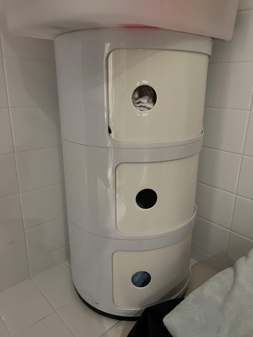 Bedside Table (Category: Other Home Furniture) located in Singapore. Submitted by bestdealsar0und (Listing ID 1157648633, Image 1). Description: .