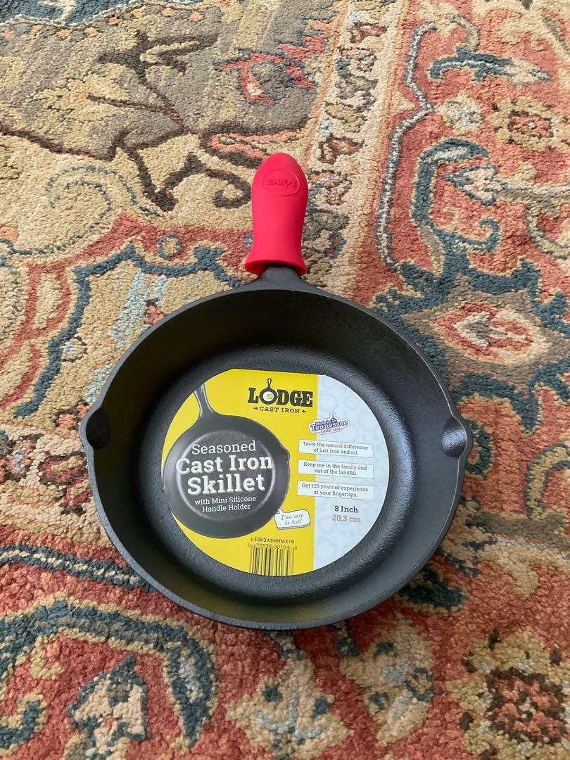 Lodge Cast Iron Skillet with Red Mini Silicone Hot Handle Holder, 8-inch 8  Inch Bundle