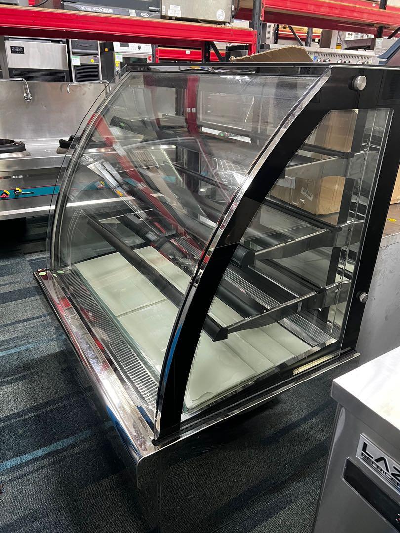 Brand new! (Free delivery and warranty) Corolla cake showcase 4feet / 3