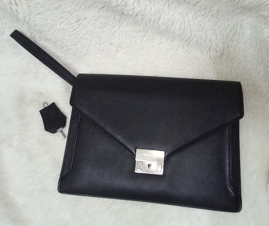 Burberry Men Clutch, Luxury, Bags & Wallets on Carousell