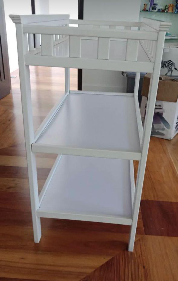 Cuddlebug changing table/shelf, Babies & Kids, Baby Nursery & Kids