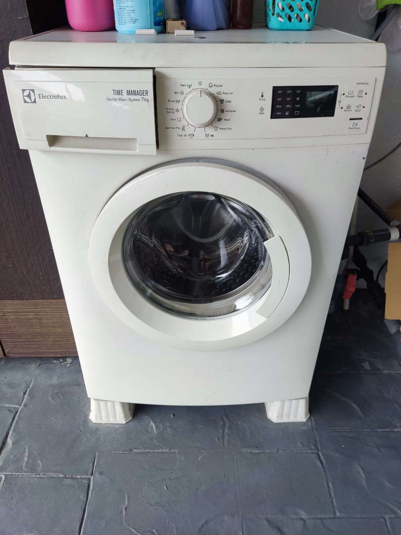 Electrolux front loader washing machine, TV & Home Appliances, Washing