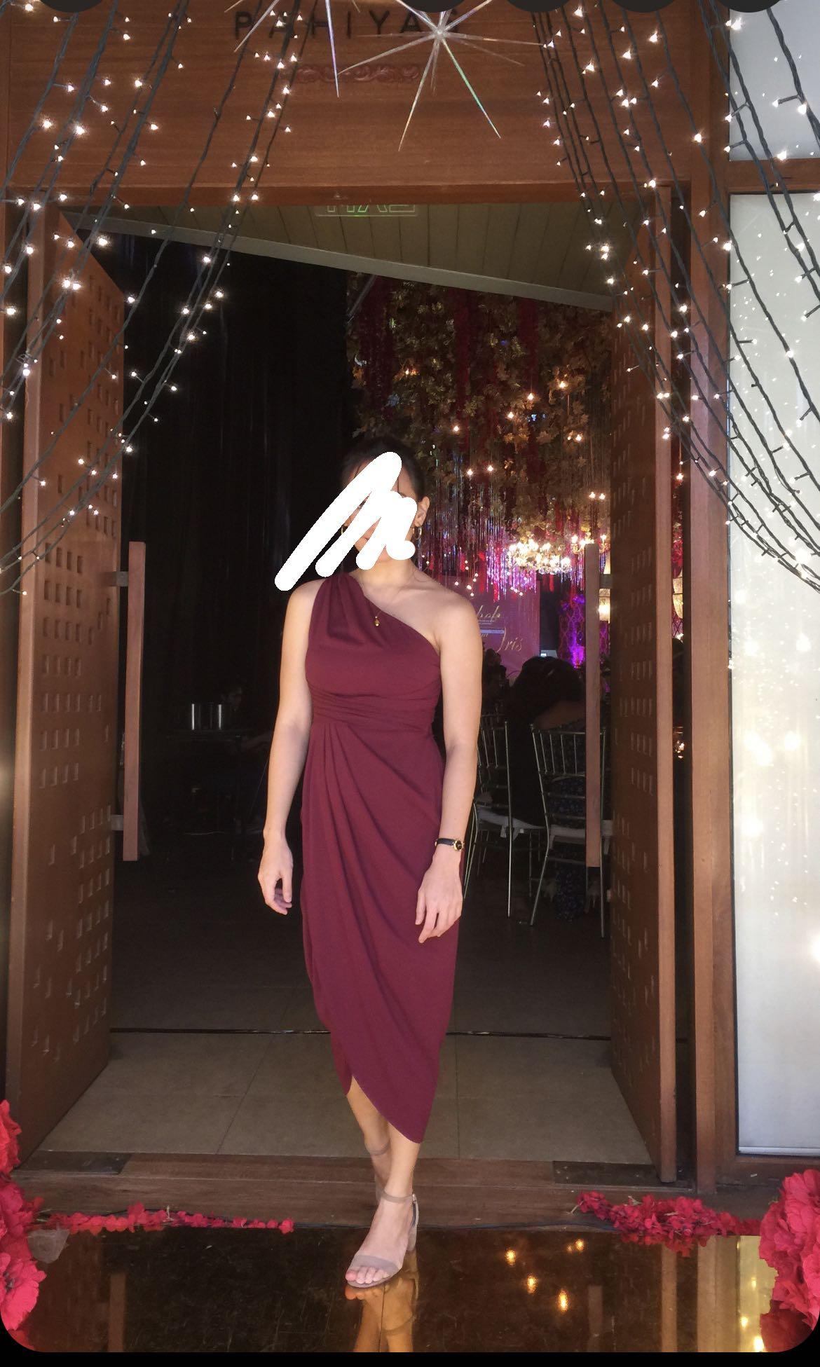 Ever New One Shoulder Dress Maroon (Category: Evening dresses & gowns) located in Munoz. Submitted by minimalixt (Listing ID 1157590014, Image 1). Description: used once Orig price: 9k.