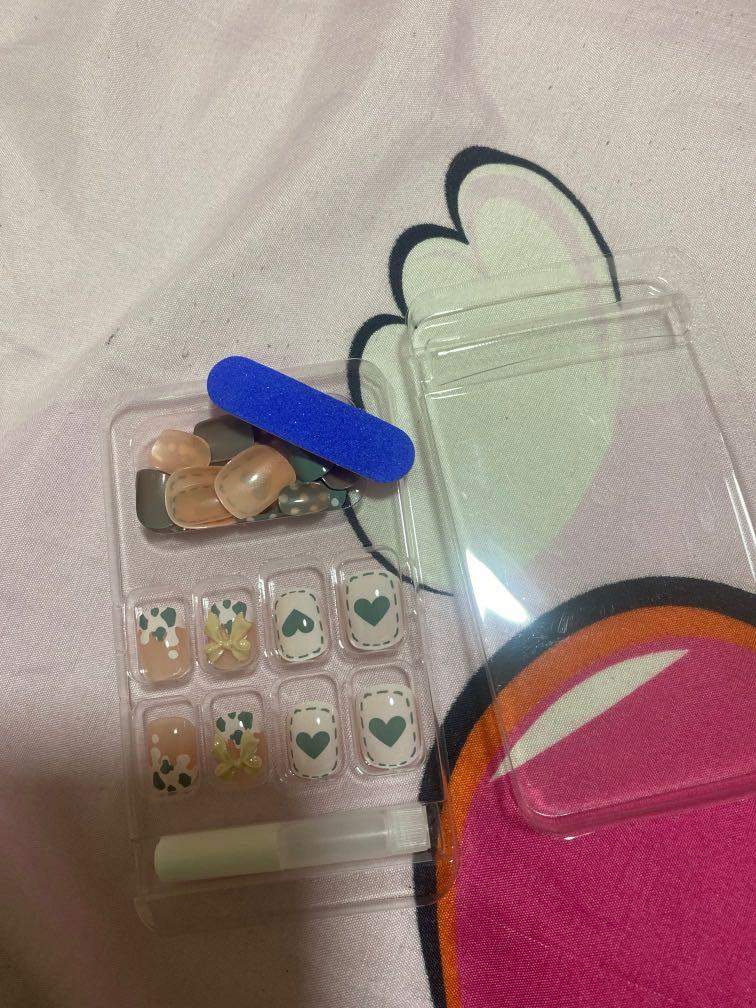 Fake nails (Category: Hands & Nails) located in Singapore. Submitted by h3y1h3r3 (Listing ID 1157649607, Image 1). Description: Too short for my nails:(.