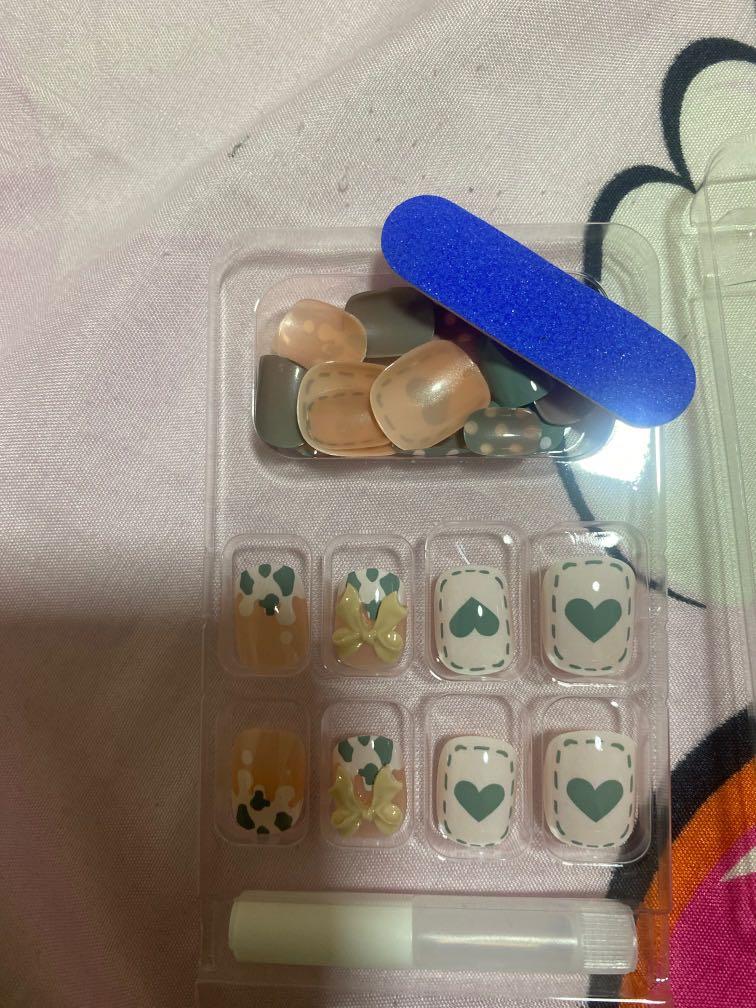 Fake nails (Category: Hands & Nails) located in Singapore. Submitted by h3y1h3r3 (Listing ID 1157649607, Image 2). Description: Too short for my nails:(.