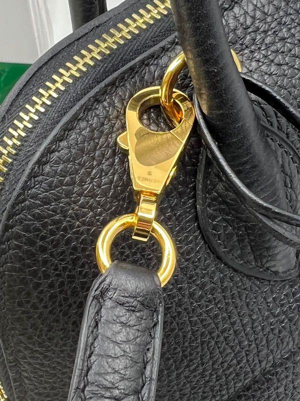 Hermes Bolide 31 Noir GHW (Category: Luxury Bags & Wallets) located in Quezon City. Submitted by luxurybrokerph (Listing ID 1157578281, Image 3). Description: Comes with complete inclusions .
