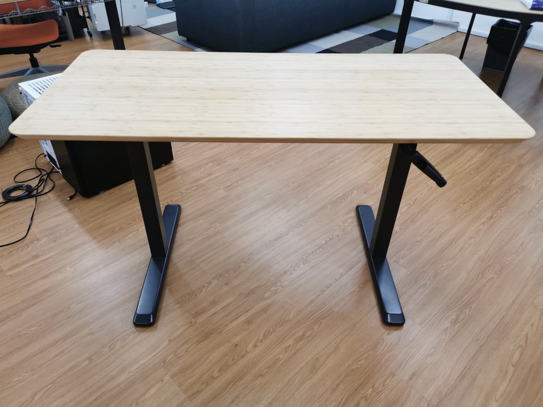 Hand crank deals standing desk ikea