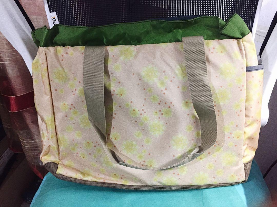 Jansport Green Laptop Bag (Category: Tote Bags) located in Imus. Submitted by vncxx (Listing ID 1157602551, Image 2). Description: Good as new!! Haven’t really used much so it’s still in really good condition. Let me know if you have any questions about it! :) .