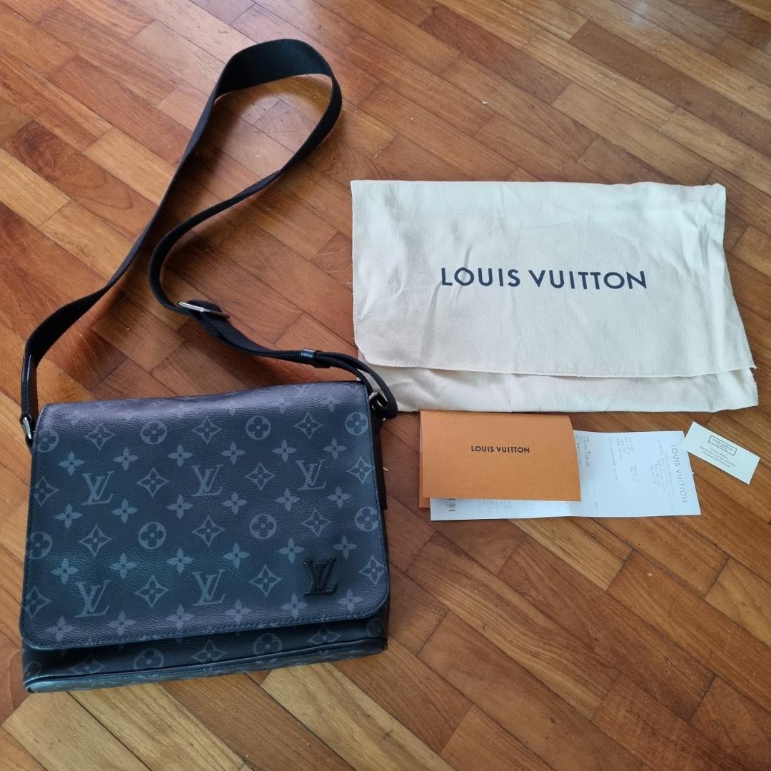 Louis Vuitton Monogram Canvas District PM Messenger Bag (SHF-m1A18g)