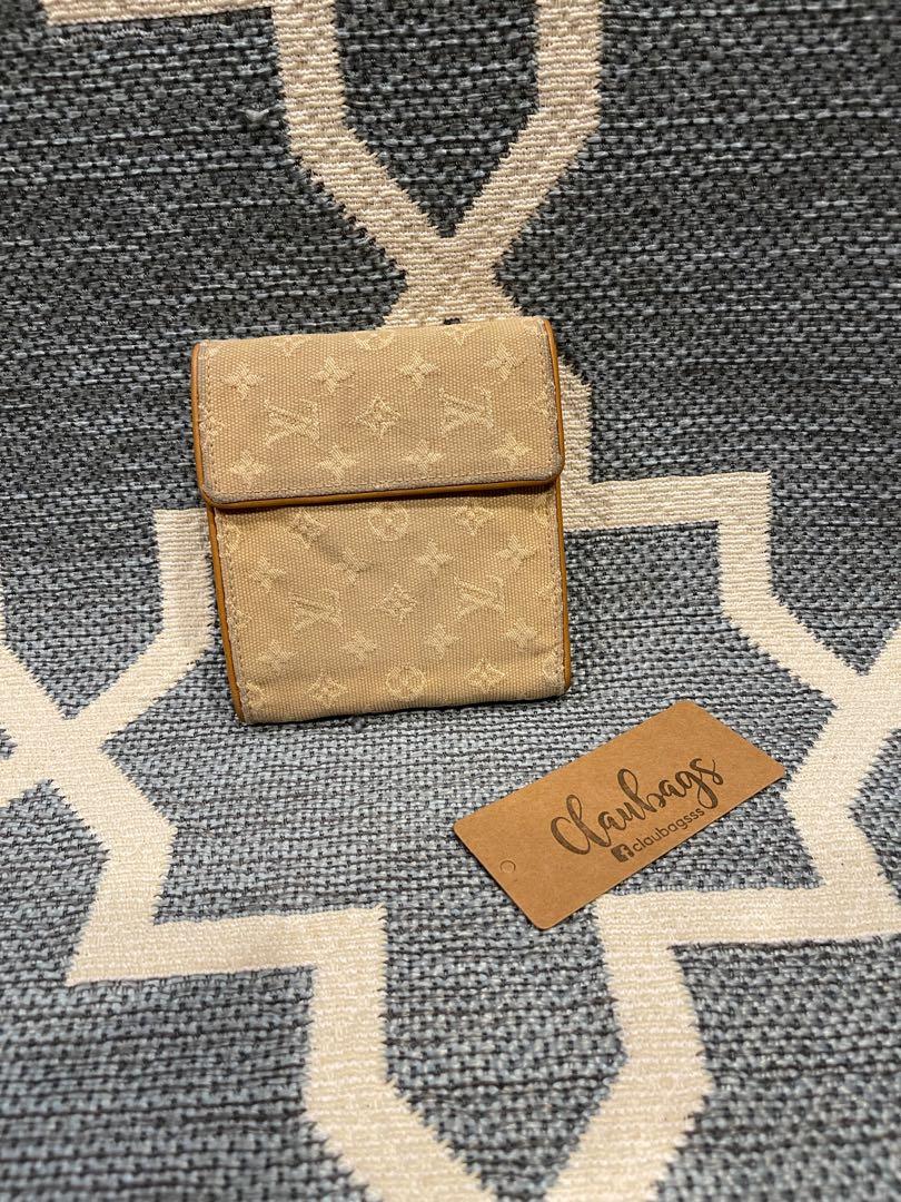 LV MINI LIN TRIFOLD (Category: Luxury Bags & Wallets) located in Laoag. Submitted by kakaibags (Listing ID 1157626159, Image 1). Description: Authentic LV MINI LIN GOOD CONDITION ❌ no lagkit ❌ no flaw Sign of wear .