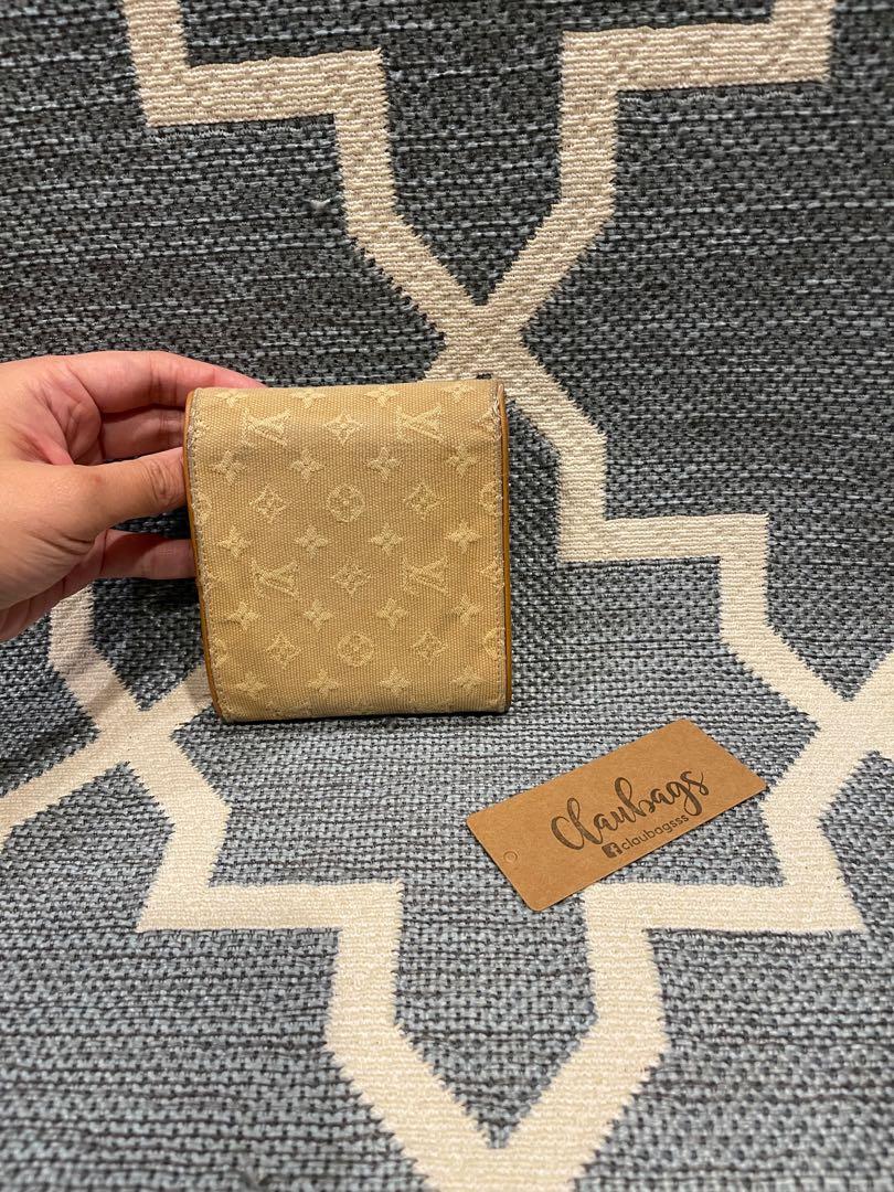 LV MINI LIN TRIFOLD (Category: Luxury Bags & Wallets) located in Laoag. Submitted by kakaibags (Listing ID 1157626159, Image 3). Description: Authentic LV MINI LIN GOOD CONDITION ❌ no lagkit ❌ no flaw Sign of wear .