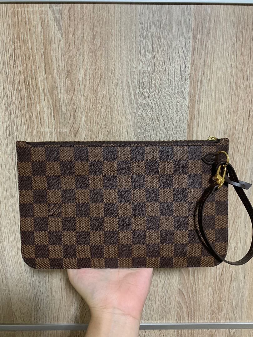 Louis vuitton pouch best sale wristlet