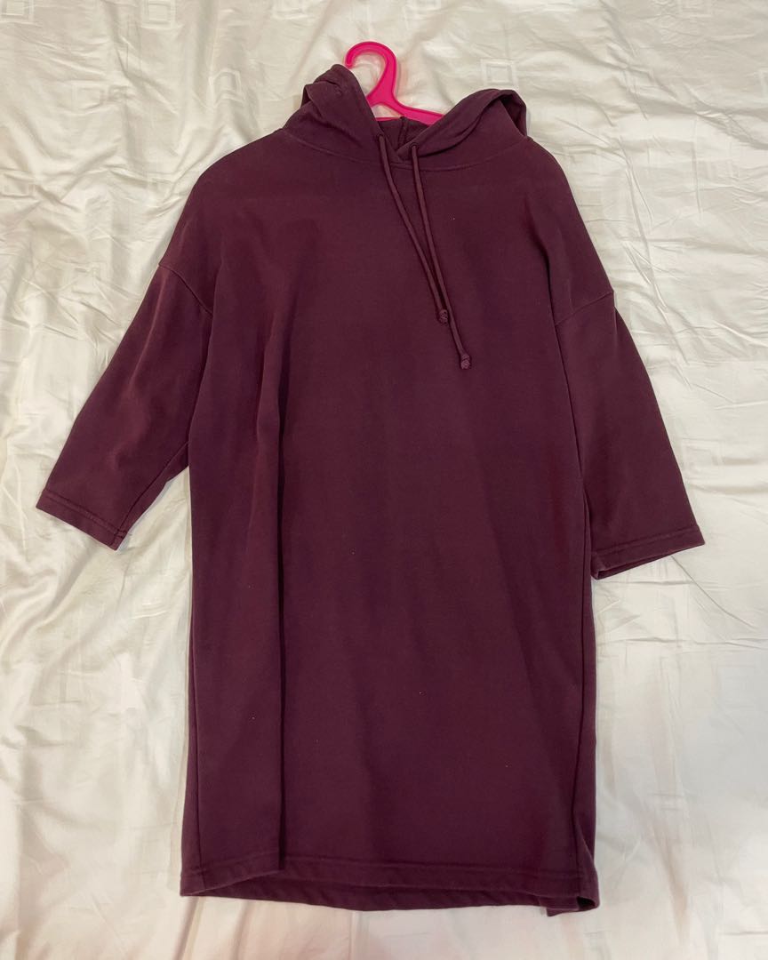 Maroon hoodie, Women's Fashion, Coats, Jackets and Outerwear on Carousell