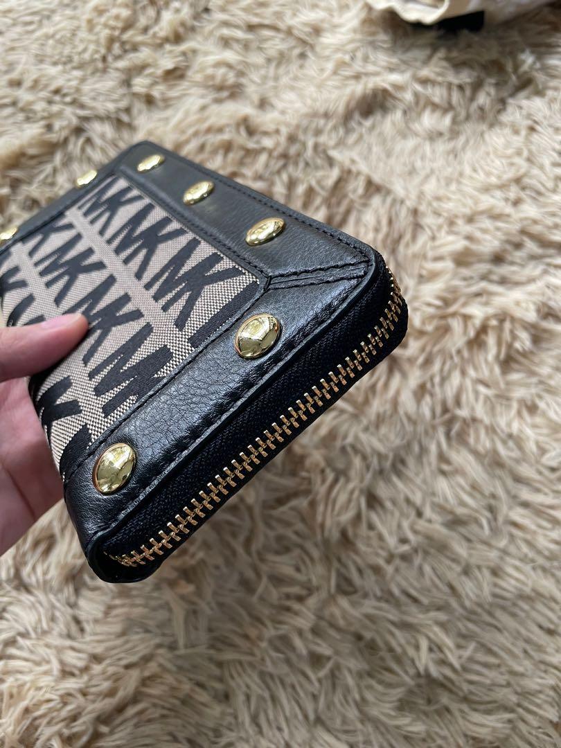 Mikhael Kors Wallet (Category: Luxury Bags & Wallets) located in Quezon City. Submitted by mirandasells12 (Listing ID 1157524629, Image 2). Description: Original Price: 188 dollars/9.8k pesos Authentic From my USA relative Never been used with Dustbag and tag Price can nego .
