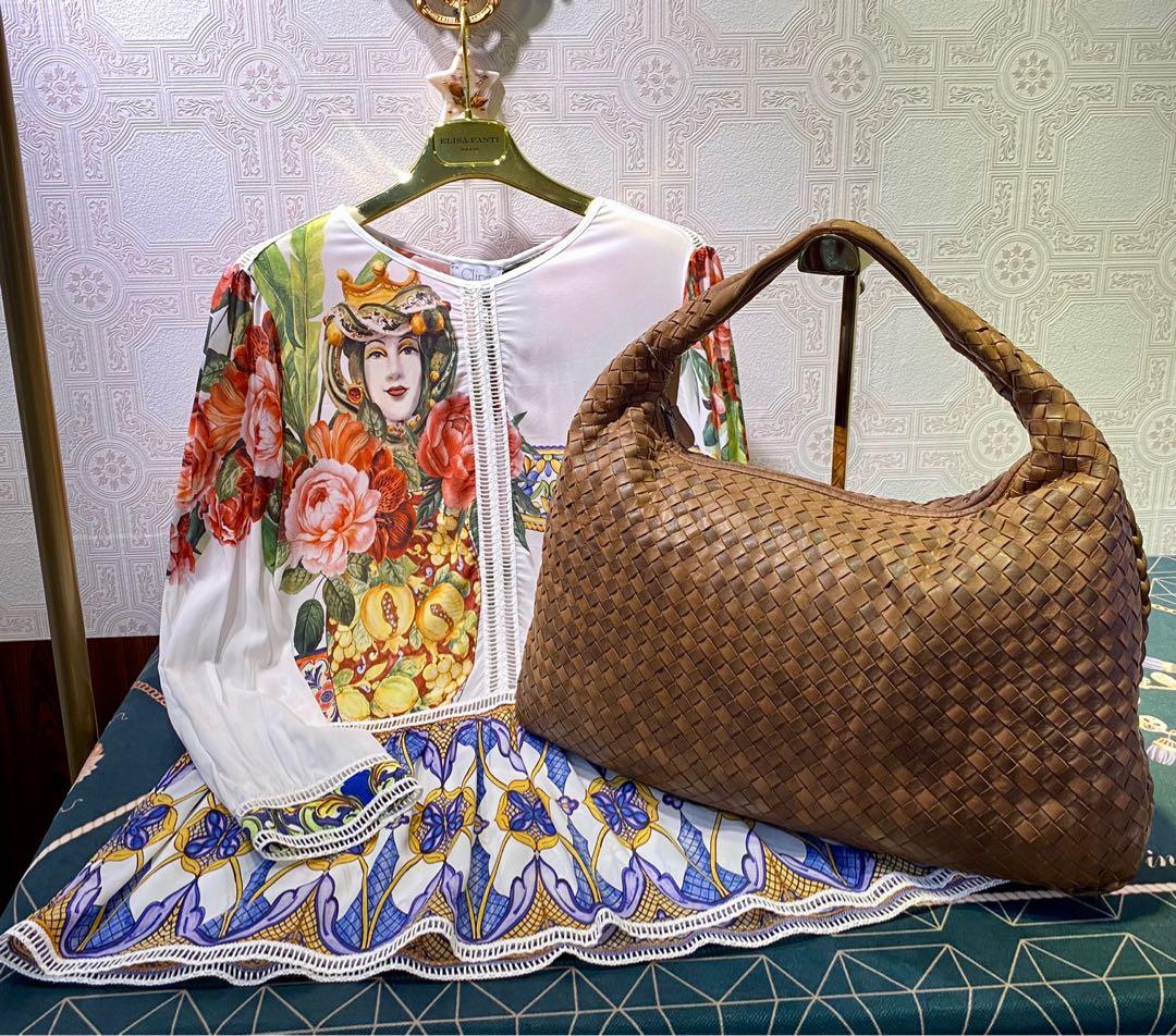 NA She. BOTTEGA VENETA BV