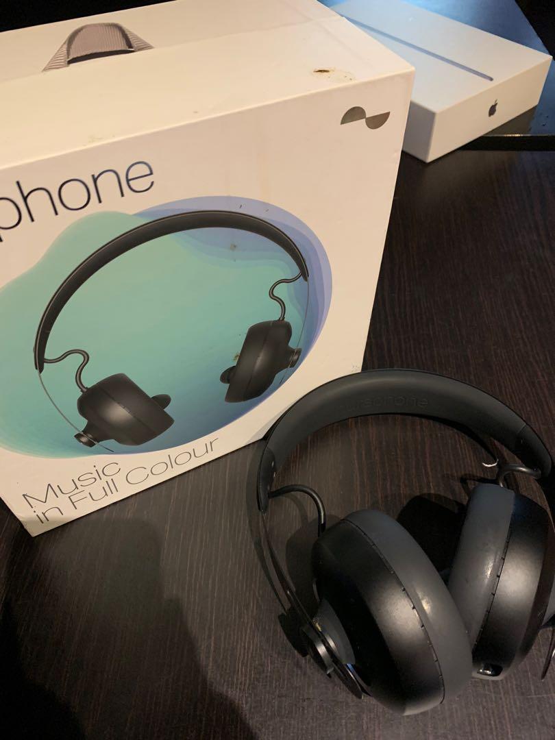 Nuraphone headphone used