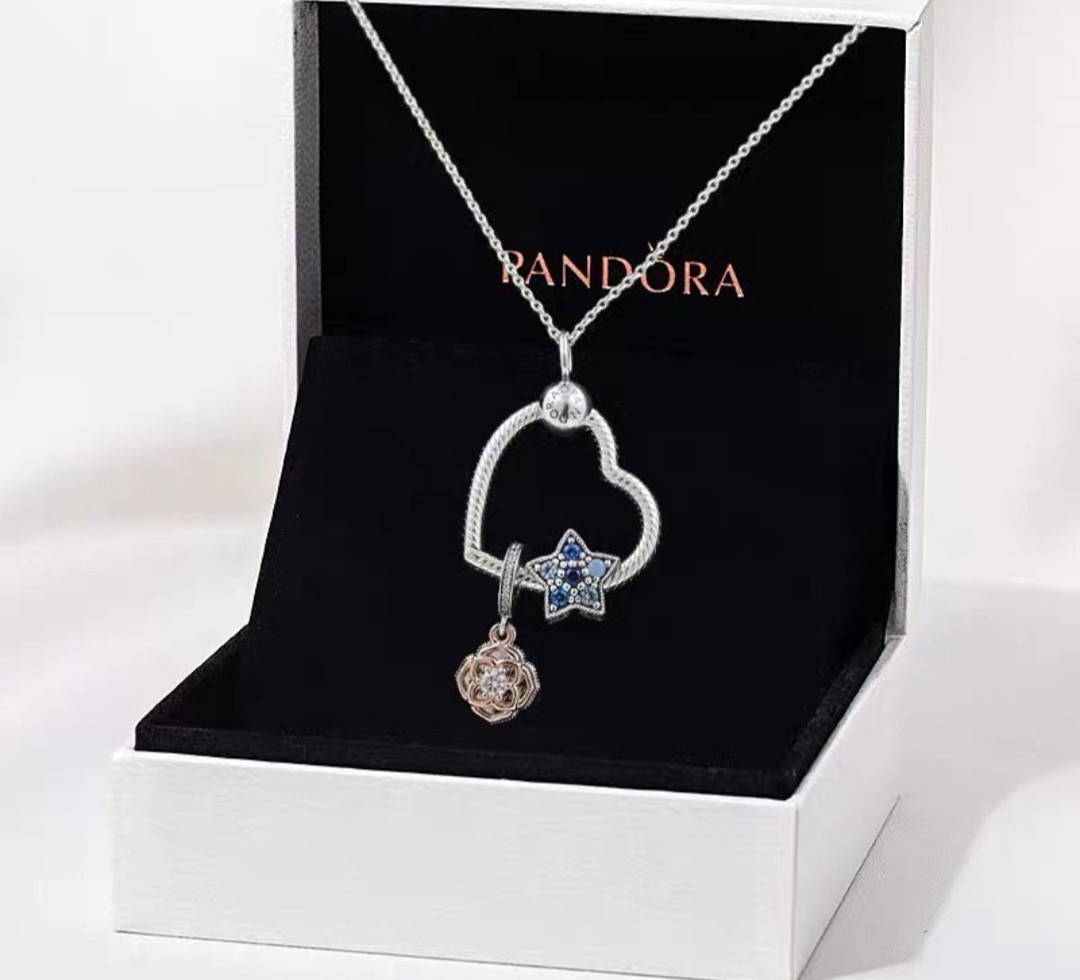 Pandora moments heart pendant with 2 
