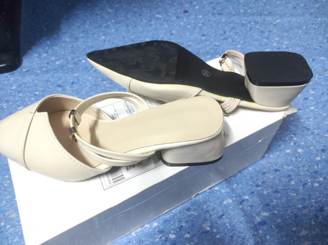 Pointed Cream Low Heel Shoes, Women's Fashion, Footwear, Heels on Carousell