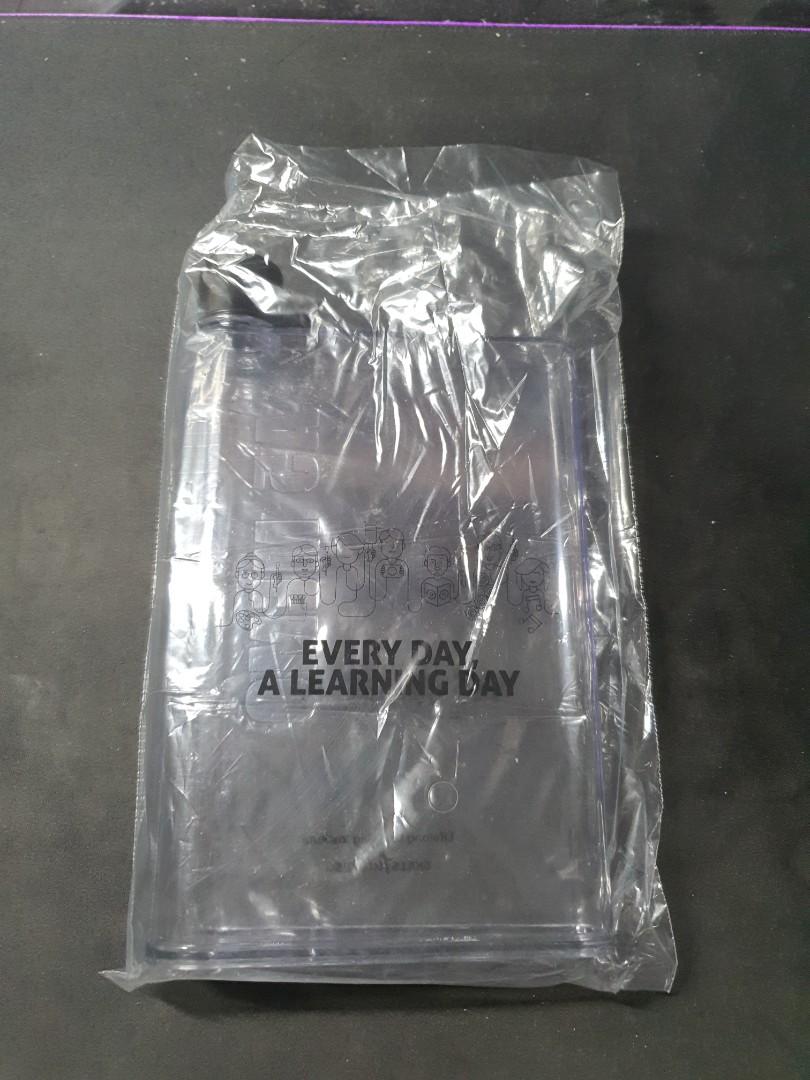 rectangular shape water bottles (Category: Water Bottles & Tumblers) located in Singapore. Submitted by Mixturecell (Listing ID 1157569609, Image 1). Description: got this water bottle as a gift but no space to keep 1 for 5 dollars 2 for 9 dollars trynna get rid asap prefect bottles for sports.